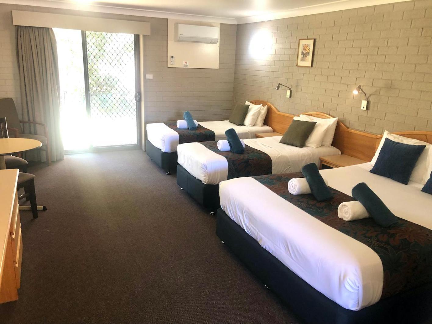 Hilltops Retreat Motor Inn Янґ Екстер'єр фото