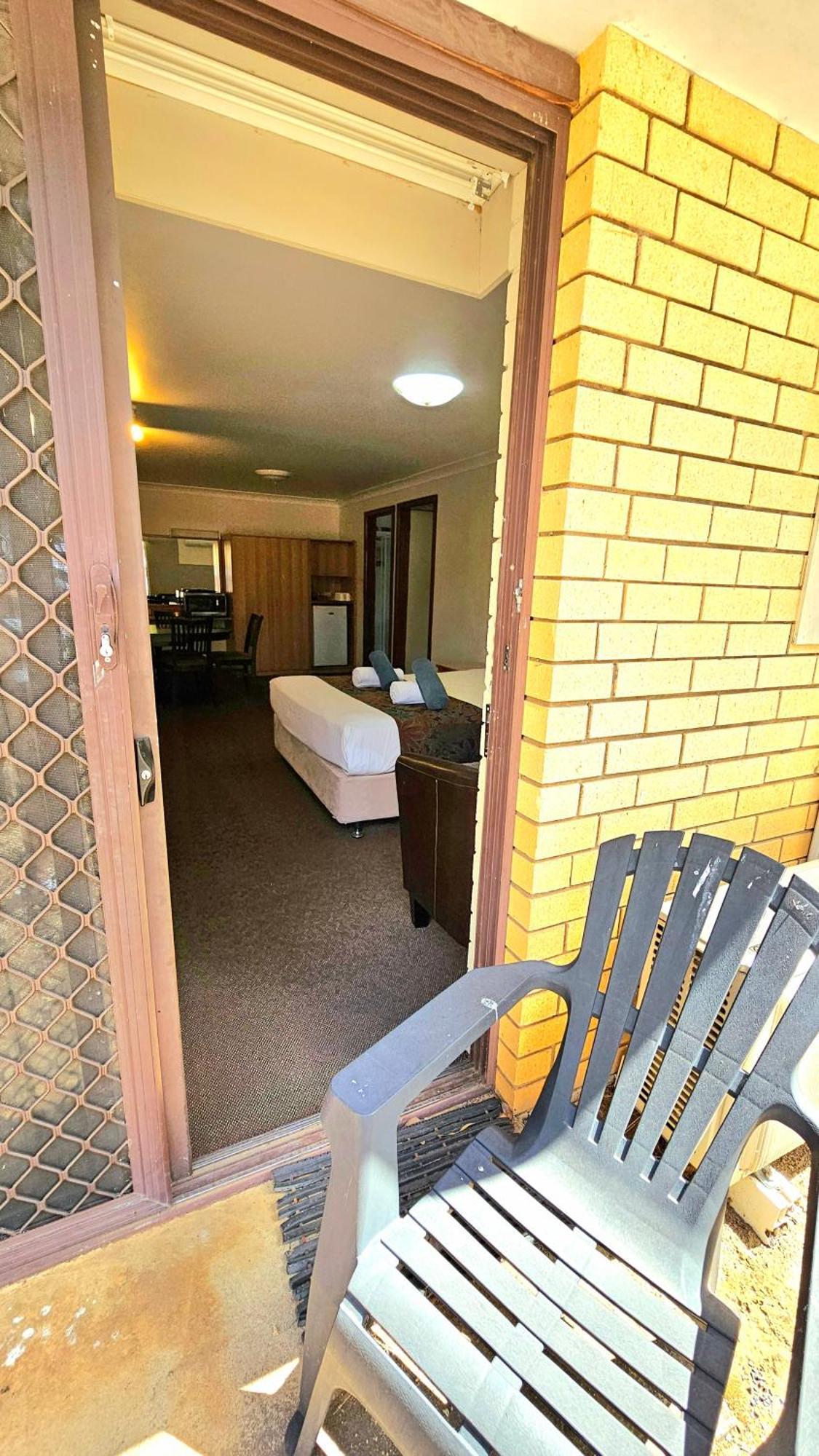 Hilltops Retreat Motor Inn Янґ Екстер'єр фото