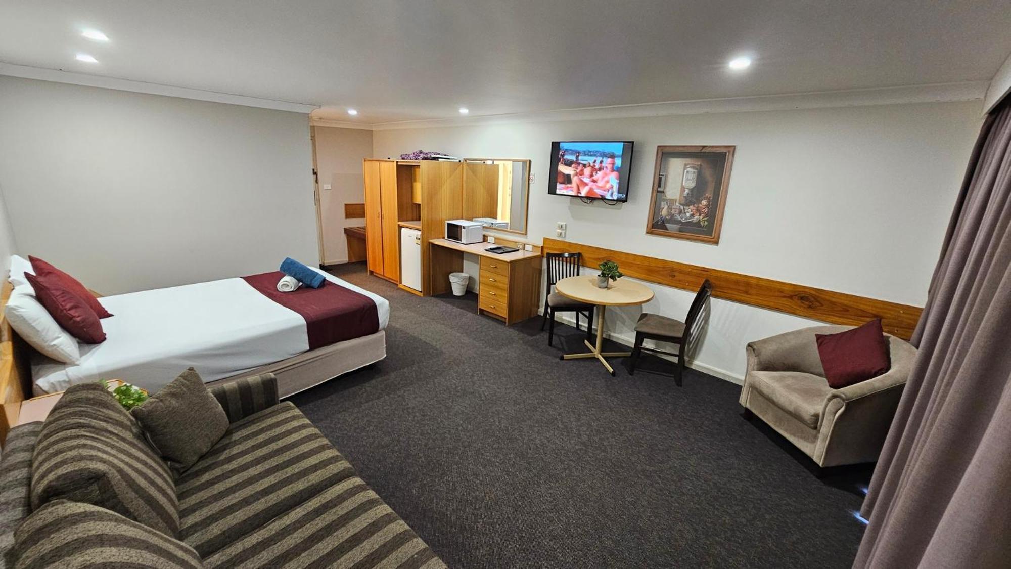 Hilltops Retreat Motor Inn Янґ Екстер'єр фото