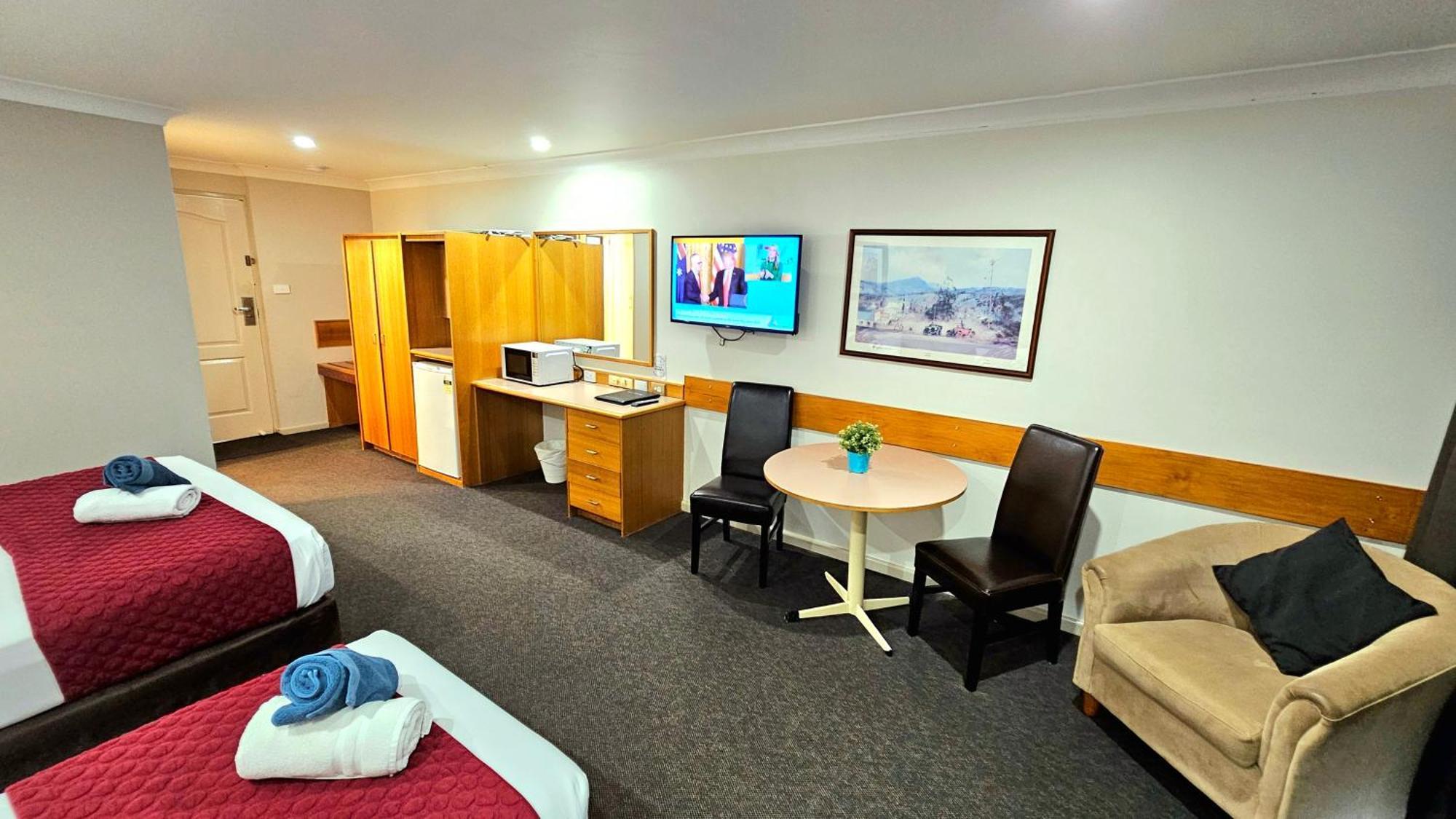 Hilltops Retreat Motor Inn Янґ Екстер'єр фото