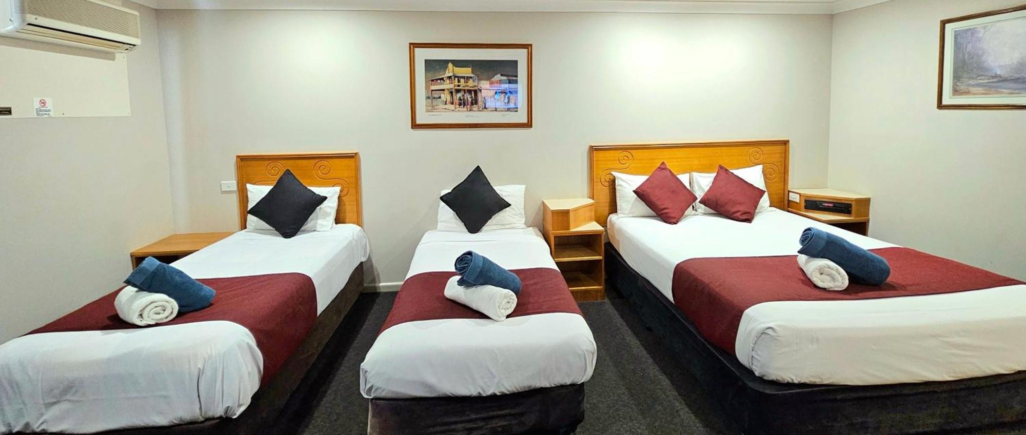 Hilltops Retreat Motor Inn Янґ Екстер'єр фото
