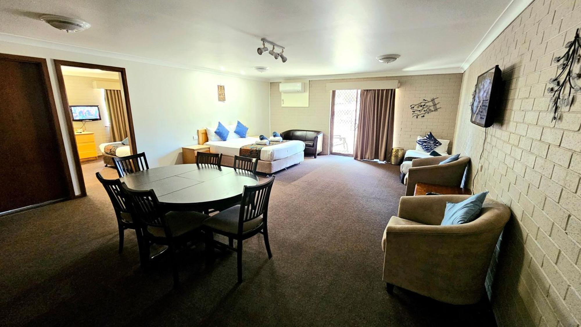 Hilltops Retreat Motor Inn Янґ Екстер'єр фото