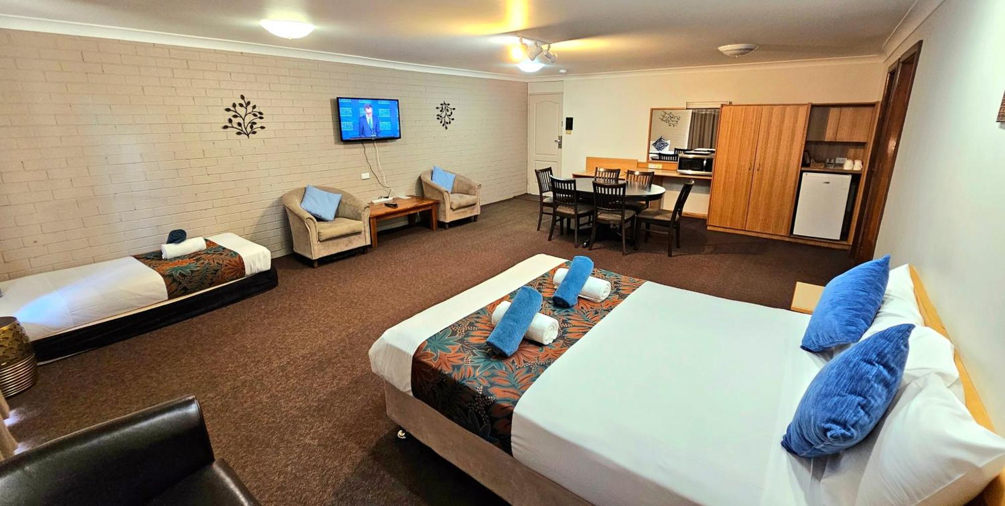 Hilltops Retreat Motor Inn Янґ Екстер'єр фото