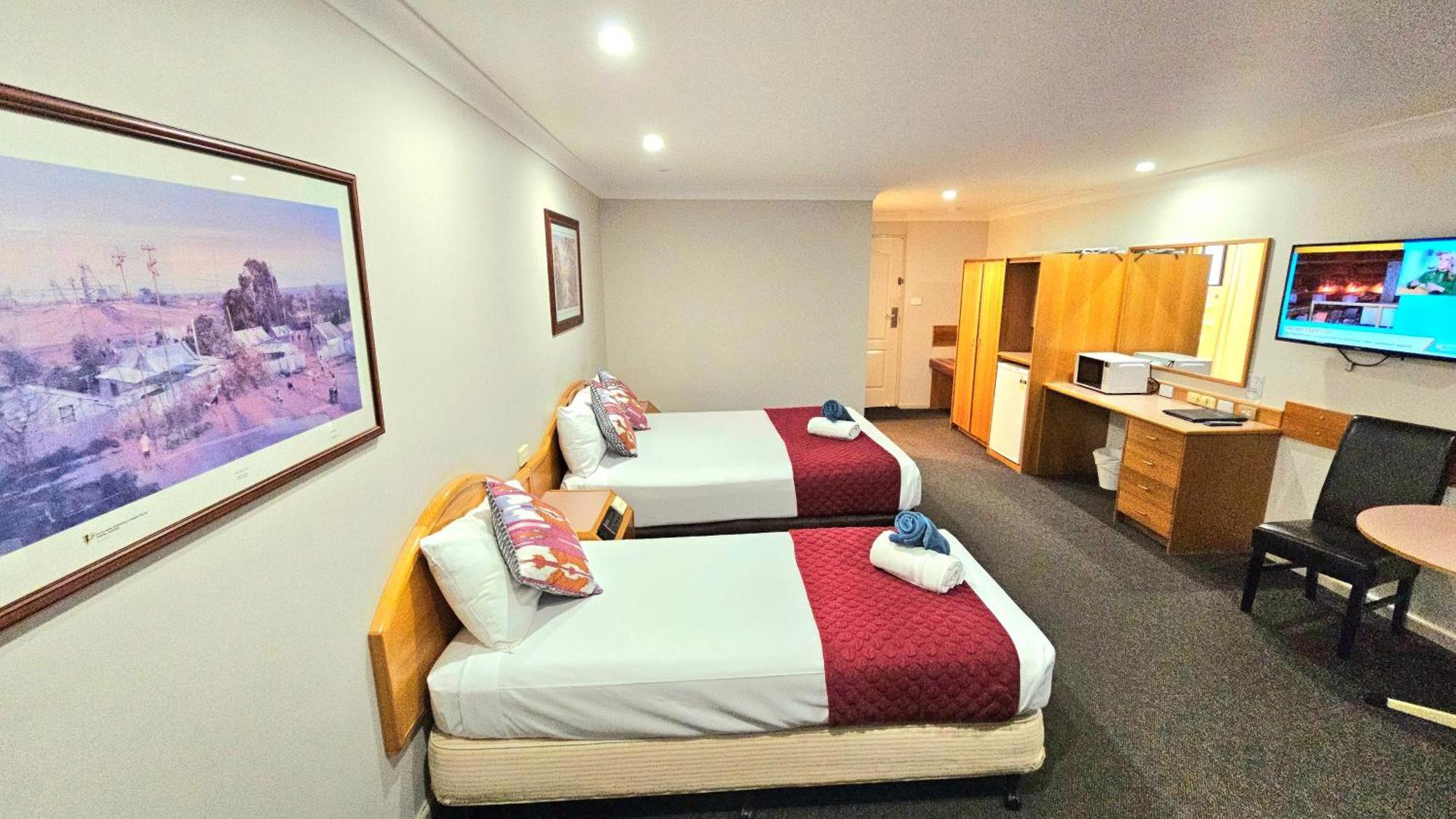 Hilltops Retreat Motor Inn Янґ Екстер'єр фото