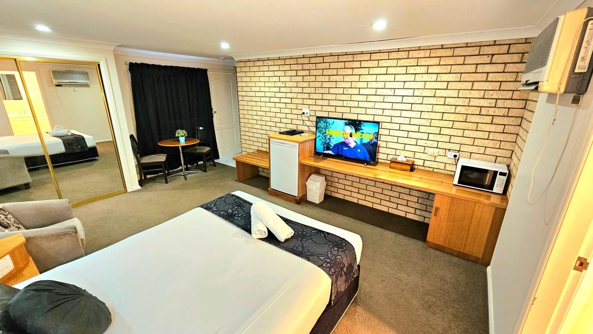 Hilltops Retreat Motor Inn Янґ Екстер'єр фото