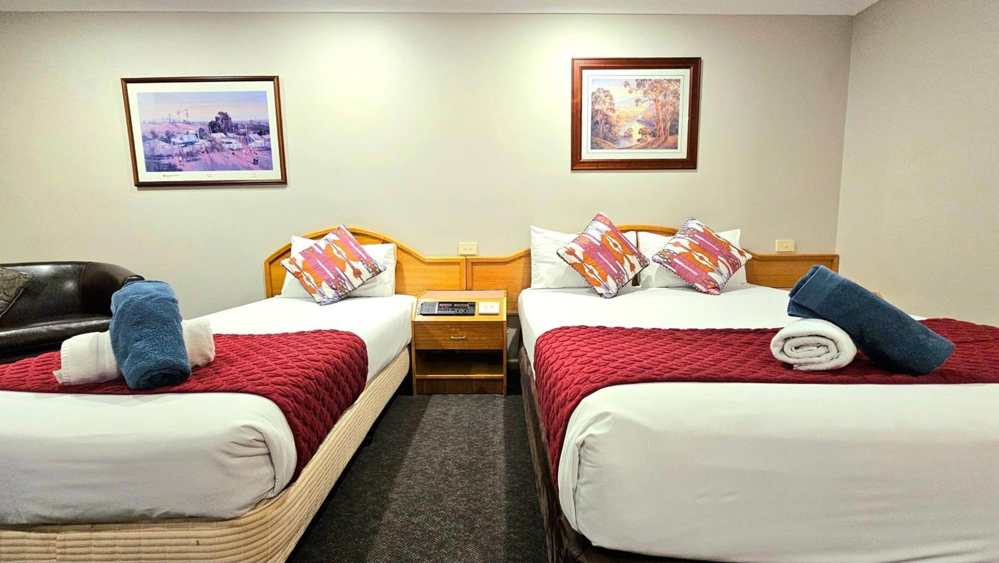 Hilltops Retreat Motor Inn Янґ Екстер'єр фото