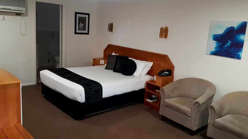 Hilltops Retreat Motor Inn Янґ Екстер'єр фото