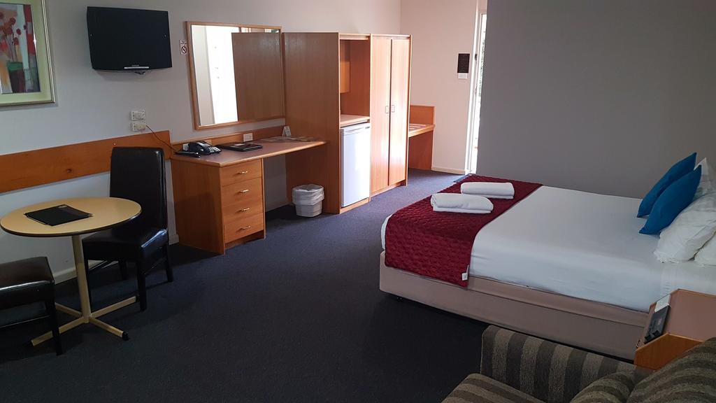 Hilltops Retreat Motor Inn Янґ Екстер'єр фото