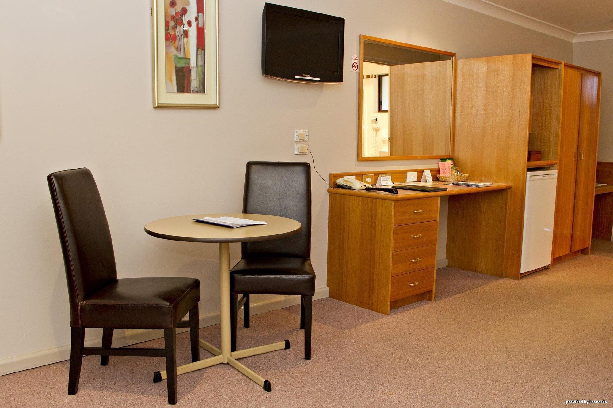 Hilltops Retreat Motor Inn Янґ Екстер'єр фото