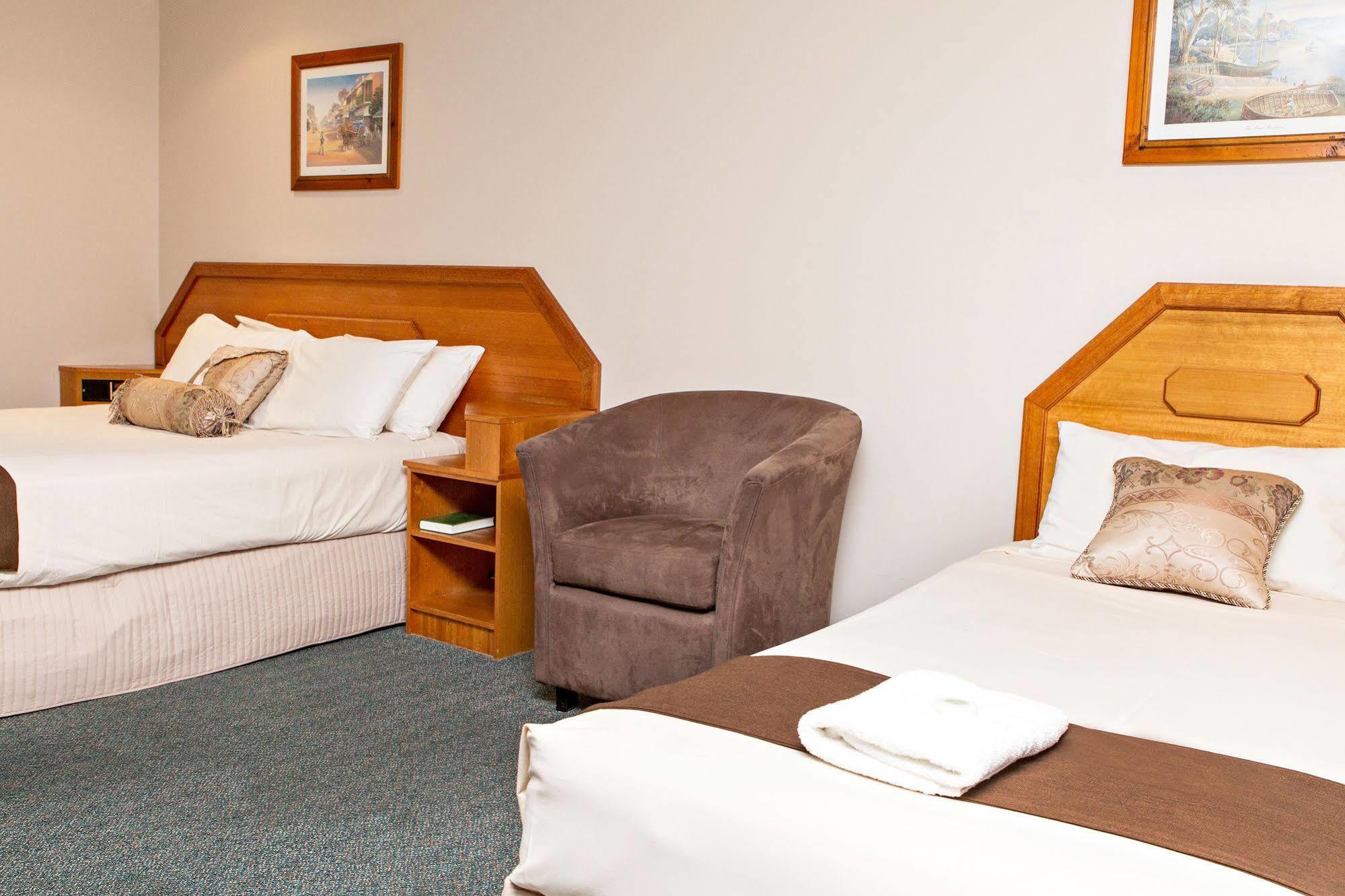 Hilltops Retreat Motor Inn Янґ Екстер'єр фото